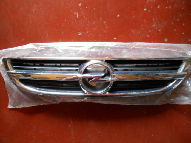 50€ Opel  Zafira A chrome grille vooraan